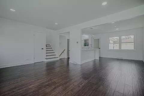 Living - 1321 Marcy Ln, Wheeling, IL 60090 photo 1 of 5