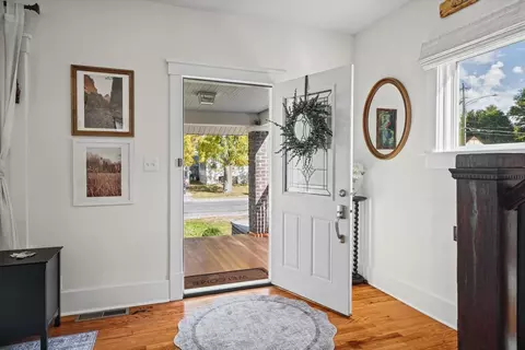 Entry Way - Undisclosed, Bement, IL 61813 photo 2 of 8