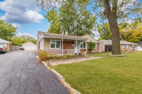 9909 Elm Circle Dr, Oak Lawn, IL 60453