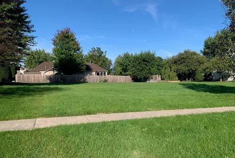 70 E Lynn St, South Elgin, IL 60177