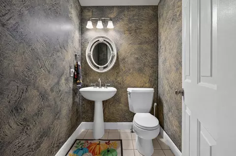 Bath - 9159 Deer Ridge Dr, Bloomington, IL 61705 photo 1 of 6