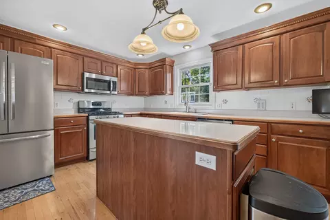 Kitchen - 9159 Deer Ridge Dr, Bloomington, IL 61705 photo 2 of 5