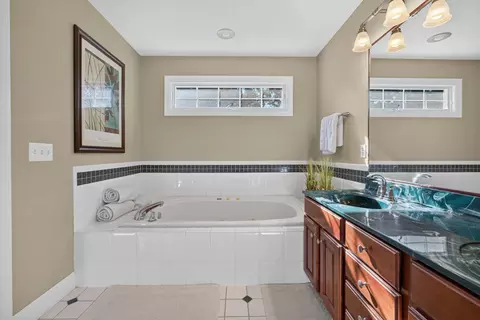 Bath - 9159 Deer Ridge Dr, Bloomington, IL 61705 photo 4 of 6