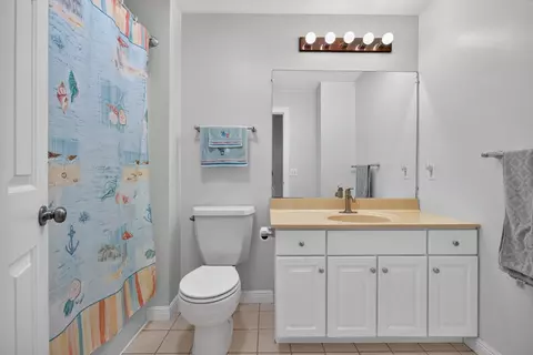 Bath - 9159 Deer Ridge Dr, Bloomington, IL 61705 photo 2 of 6