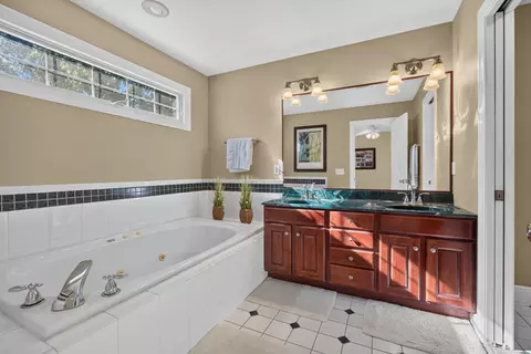 Bath - 9159 Deer Ridge Dr, Bloomington, IL 61705 photo 3 of 6