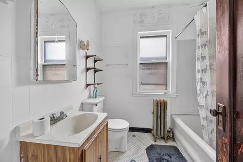 Bath - 7817 S Euclid Ave, Chicago, IL 60649 photo 3 of 3