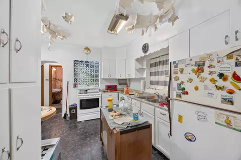 Kitchen - 7817 S Euclid Ave, Chicago, IL 60649 photo 1 of 2