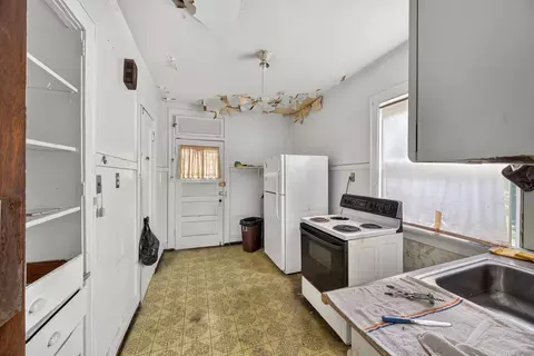 Kitchen - 7817 S Euclid Ave, Chicago, IL 60649 photo 2 of 2