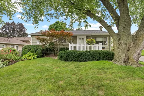 3113 Welshire Dr, Bettendorf, IA 52722