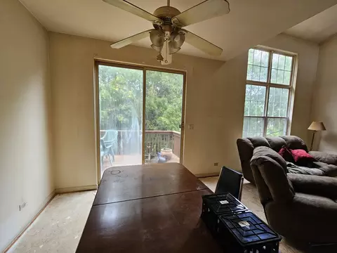 Living - 6 Grandview Ct, Algonquin, IL 60102 photo 1 of 5
