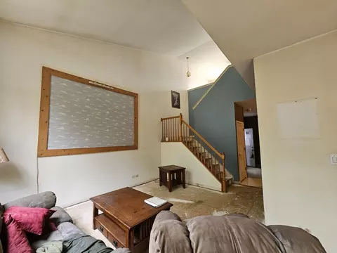 Living - 6 Grandview Ct, Algonquin, IL 60102 photo 3 of 5