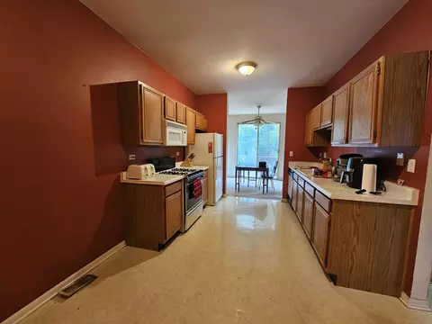Kitchen - 6 Grandview Ct, Algonquin, IL 60102 photo 1 of 3