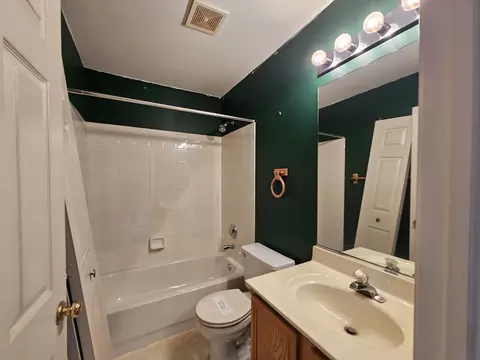 Bath - 6 Grandview Ct, Algonquin, IL 60102 photo 4 of 4