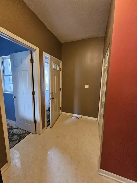 Entry Way - 6 Grandview Ct, Algonquin, IL 60102 photo 1 of 1