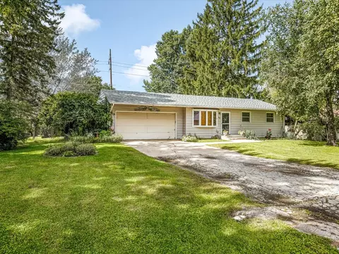 1212 Crystal Dr, Machesney Park, IL 61115