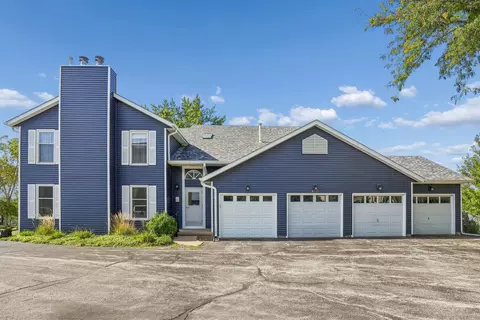 4721 Kynnelworth Dr #110, Bettendorf, IA 52722