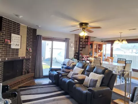 Living - 7432 W Gregory St, Chicago, IL 60656 photo 3 of 6