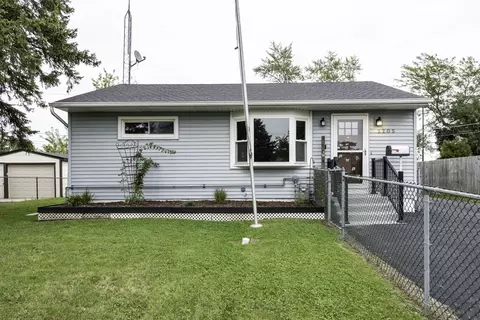 2205 Mohican Rd, Waukegan, IL 60087