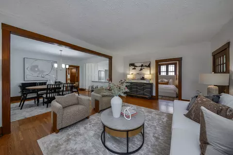 Living - 115 N Wright St, Naperville, IL 60540 photo 3 of 6
