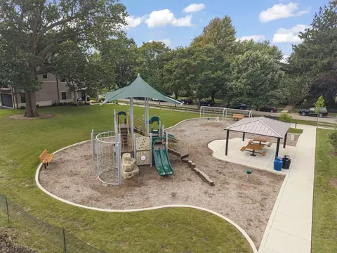 View/Area - 115 N Wright St, Naperville, IL 60540 photo 4 of 7