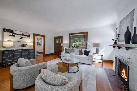 Living - 115 N Wright St, Naperville, IL 60540 photo 4 of 6