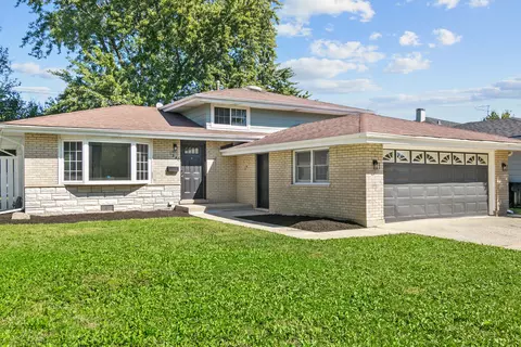 1340 Prince Dr, South Holland, IL 60473