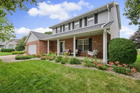 318 Gainesborough Ct, Monticello, IL 61856