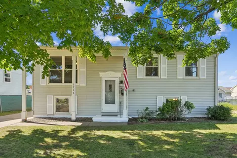 1517 4th Ave, Camanche, IA 52730