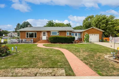 21780 Great River Rd, Leclaire, IA 52753