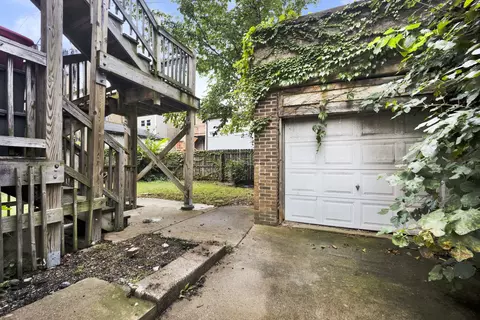 Exterior - 2525 E 72nd Pl, Chicago, IL 60649 photo 2 of 3