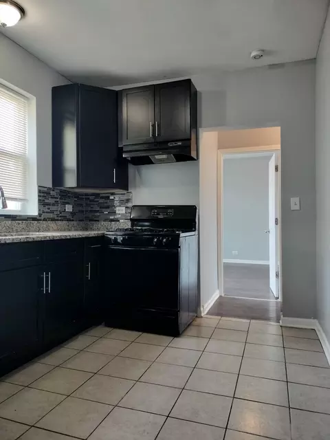 Kitchen - 2525 E 72nd Pl, Chicago, IL 60649 photo 2 of 2