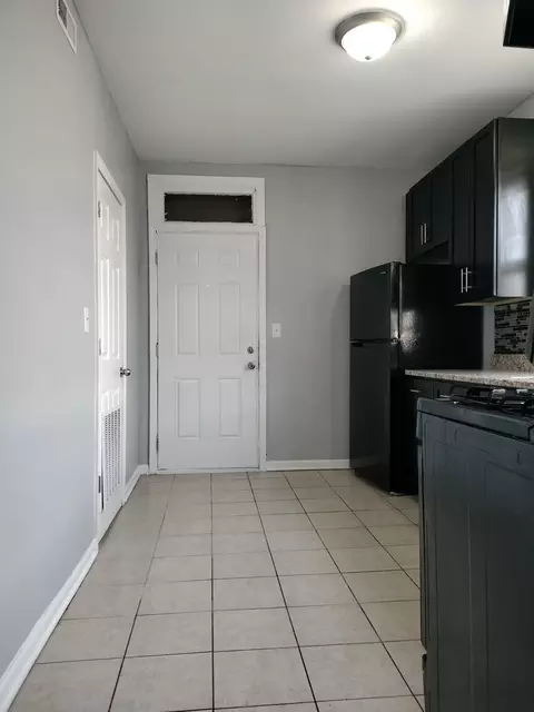 Kitchen - 2525 E 72nd Pl, Chicago, IL 60649 photo 1 of 2
