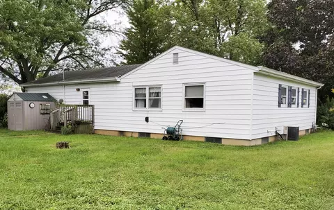 Exterior - 2893 E 777th Rd, Utica, IL 61373 photo 4 of 6