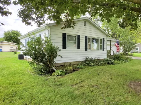 Exterior - 2893 E 777th Rd, Utica, IL 61373 photo 2 of 6
