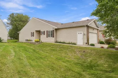 3990 Prairie Ln, Bettendorf, IA 52722