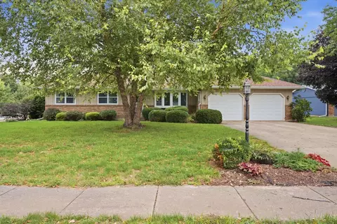 110 Naden Ct, Yorkville, IL 60560