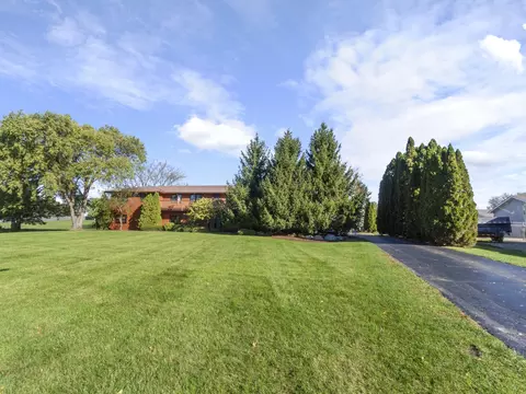 10316 Arabian Trl, Woodstock, IL 60098