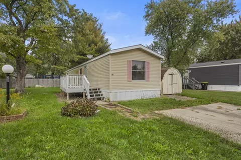 29 Pulaski St, Mahomet, IL 61853