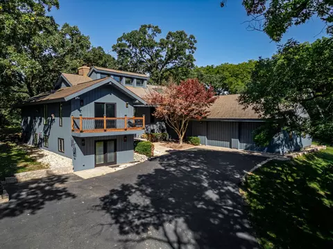 7707 N Valley Hill Rd, Woodstock, IL 60098