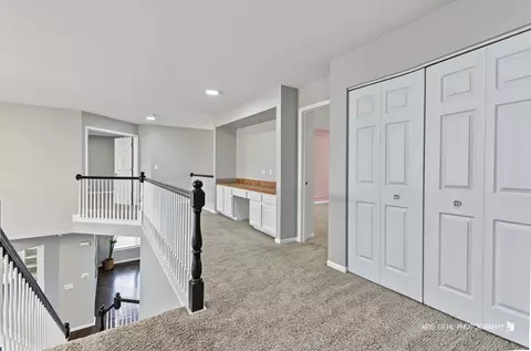 Entry Way - 408 Pinehurst Ct, Gurnee, IL 60031 photo 2 of 4