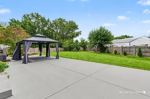 Exterior - 408 Pinehurst Ct, Gurnee, IL 60031 photo 3 of 4