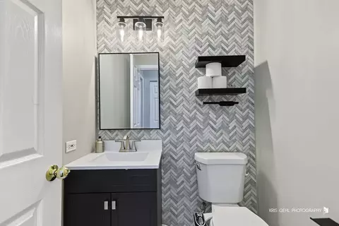 Bath - 408 Pinehurst Ct, Gurnee, IL 60031 photo 1 of 5