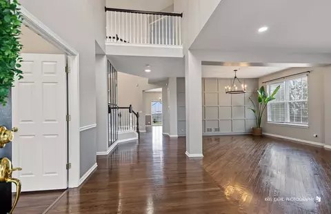Entry Way - 408 Pinehurst Ct, Gurnee, IL 60031 photo 1 of 4