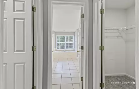 Entry Way - 408 Pinehurst Ct, Gurnee, IL 60031 photo 4 of 4