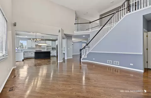 Living - 408 Pinehurst Ct, Gurnee, IL 60031 photo 5 of 7