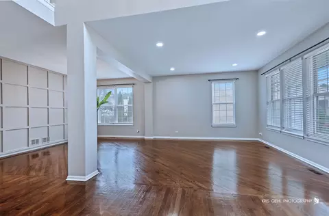 Living - 408 Pinehurst Ct, Gurnee, IL 60031 photo 2 of 7