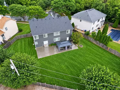 View/Area - 408 Pinehurst Ct, Gurnee, IL 60031 photo 2 of 6