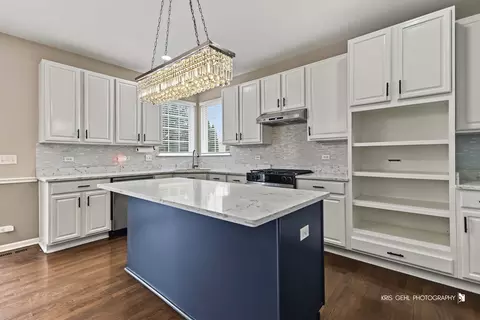 Kitchen - 408 Pinehurst Ct, Gurnee, IL 60031 photo 3 of 8