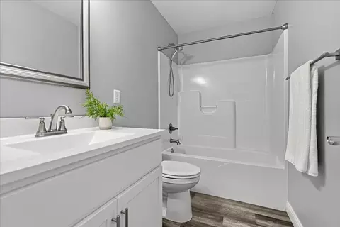 Bath - 304 Bobwhite Way, Normal, IL 61761 photo 3 of 3