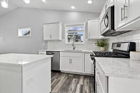 Kitchen - 304 Bobwhite Way, Normal, IL 61761 photo 5 of 5